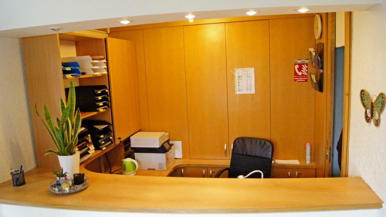 Km House Cerny Most Ostello