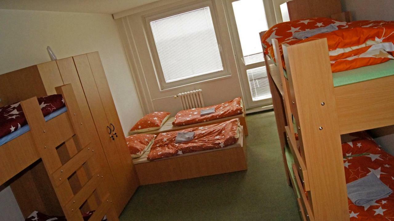 Km House Cerny Most Ostello *